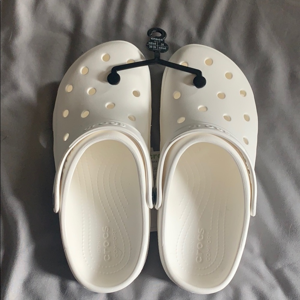 Crocs White Size M6 W8, BRAND NEW